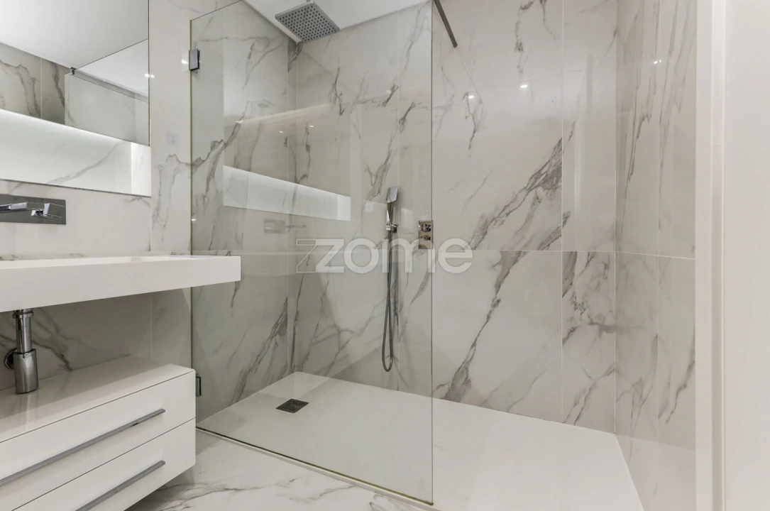 Apartamento T2 para Venda em Carcavelos e Parede Foto 13