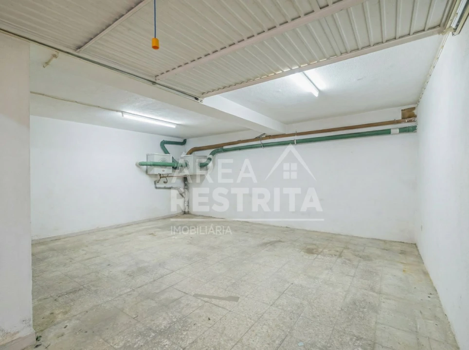 Garagem para Venda em Laranjeiro e Feijó Foto 1