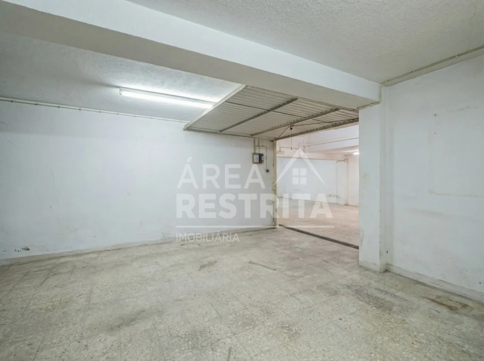 Garagem para Venda em Laranjeiro e Feijó Foto 8