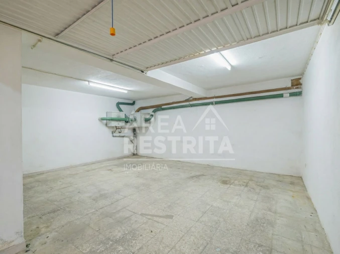 Garagem para Venda em Laranjeiro e Feijó Foto 1