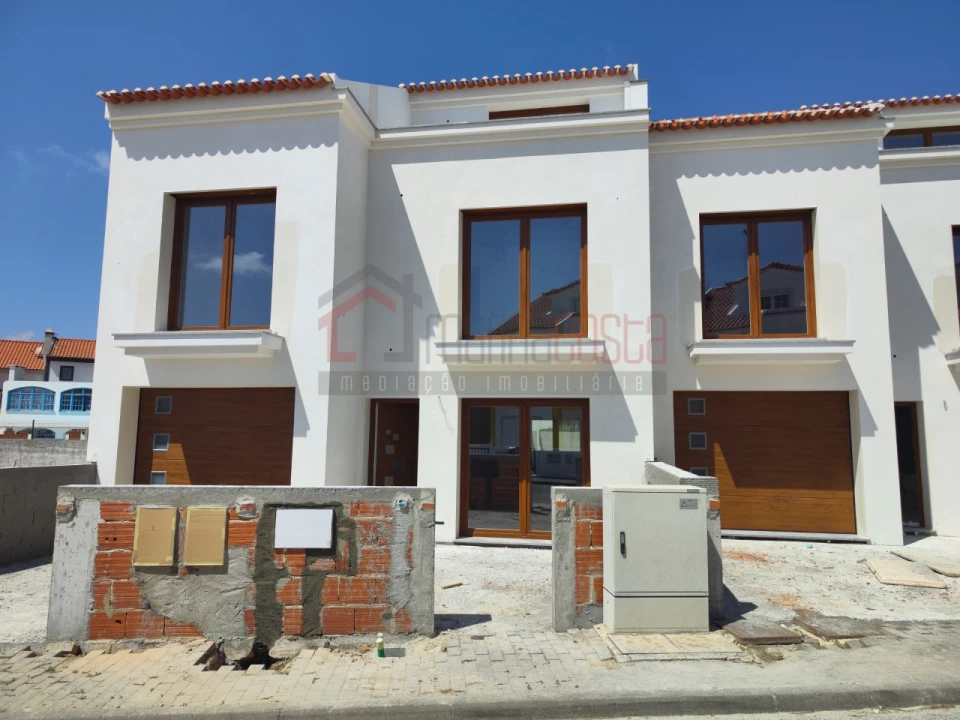 Moradia T3 para Venda em Atouguia da Baleia Foto 1