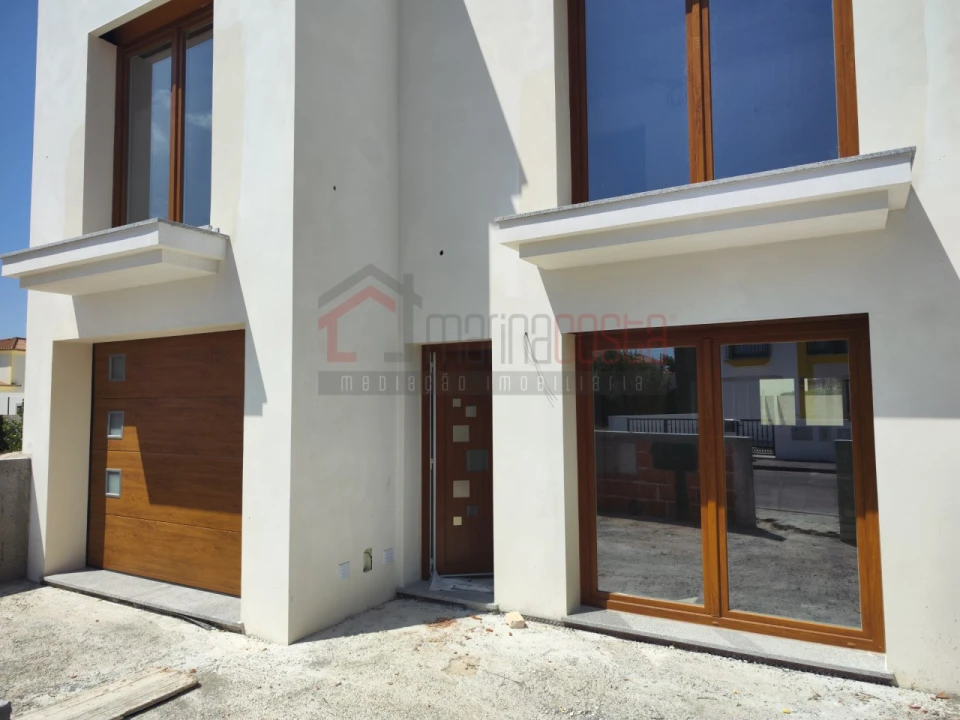 Moradia T3 para Venda em Atouguia da Baleia Foto 2