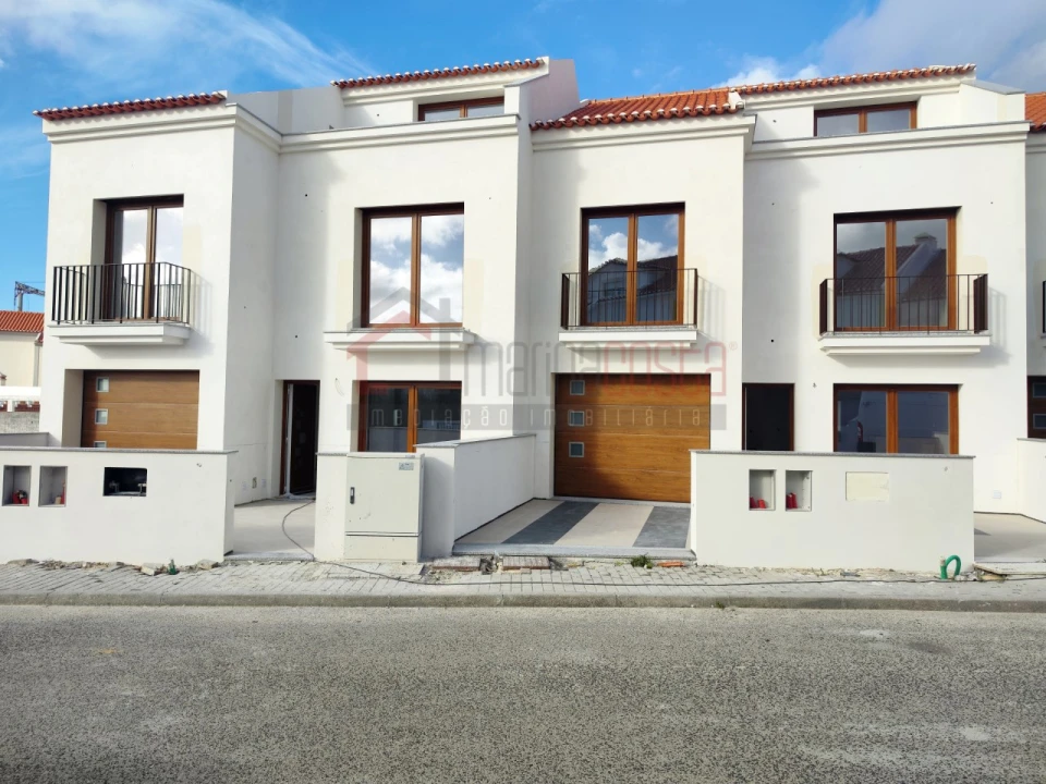 Moradia T3 para Venda em Atouguia da Baleia Foto 1