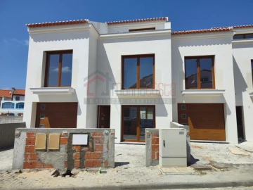 Moradia T3 para Venda em Atouguia da Baleia