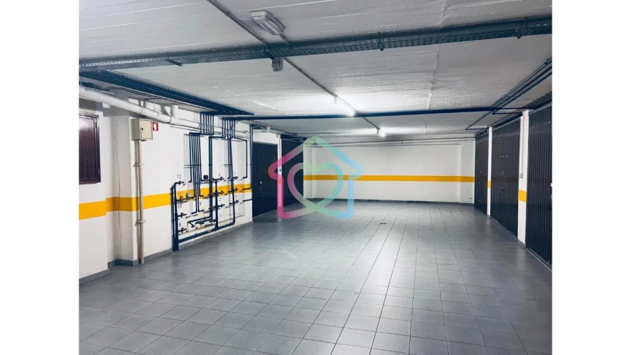 Garagem para Arrendamento em Massamá e Monte Abraão Foto 8