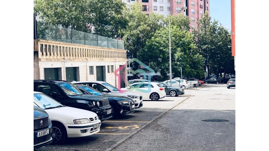 Garagem para Arrendamento em Massamá e Monte Abraão Foto 3