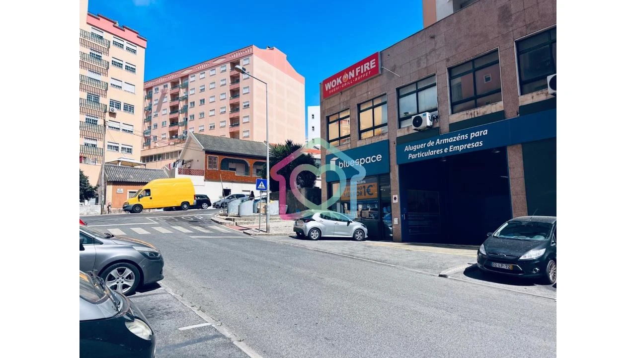 Garagem para Arrendamento em Massamá e Monte Abraão Foto 1