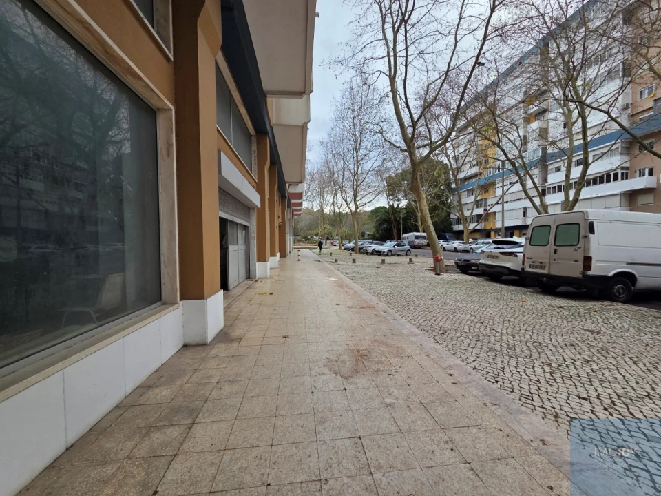 Loja para Arrendamento em Lumiar Foto 24