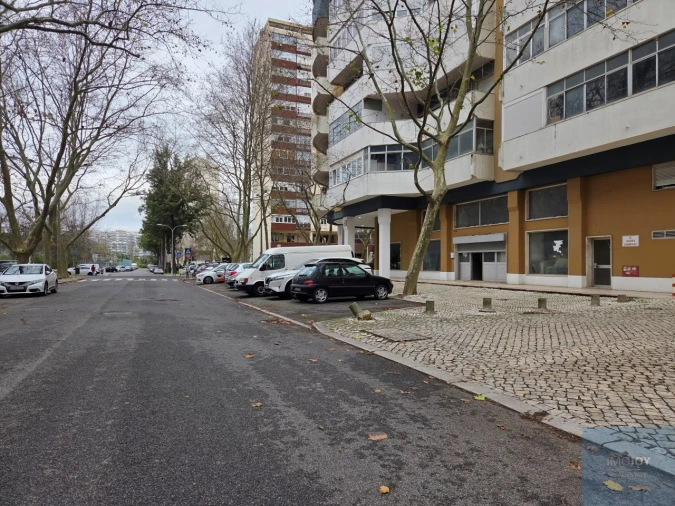 Loja para Arrendamento em Lumiar Foto 23