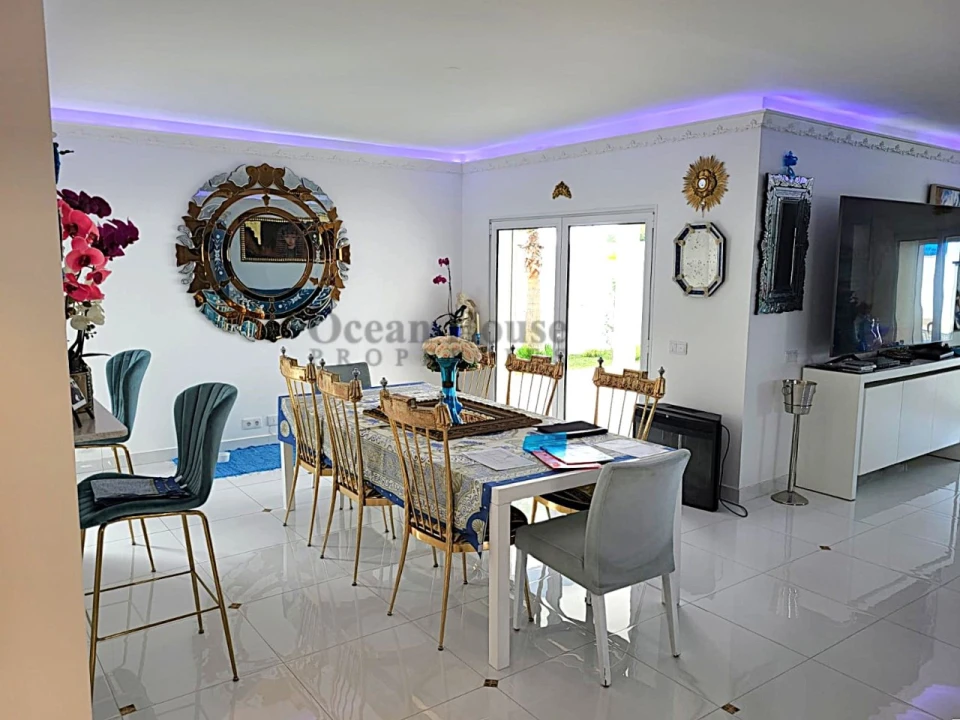 Moradia T4 para Venda em Albufeira e Olhos de Água Foto 8