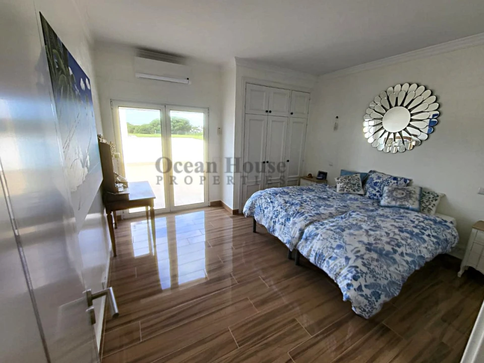 Moradia T4 para Venda em Albufeira e Olhos de Água Foto 11