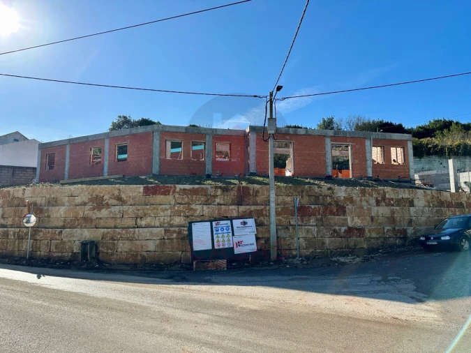 Moradia T3 para Venda em Salir de Matos Foto 9