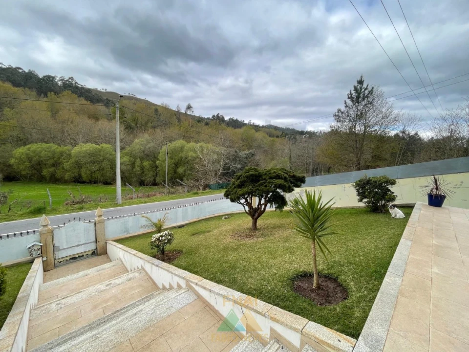 Moradia T4 para Venda em Rebordões (Santa Maria) Foto 4