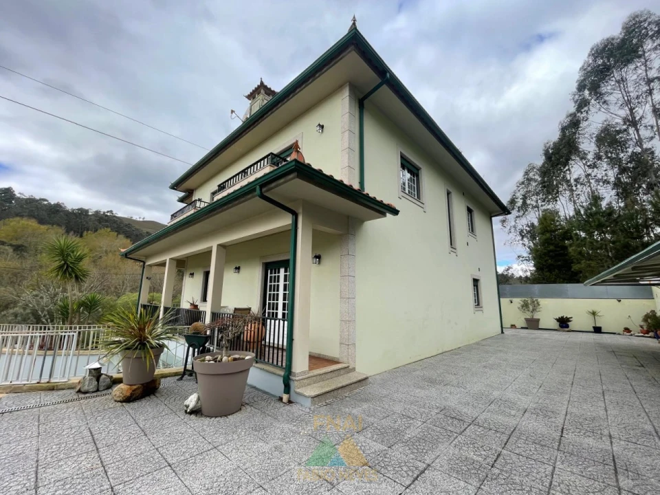 Moradia T4 para Venda em Rebordões (Santa Maria) Foto 13