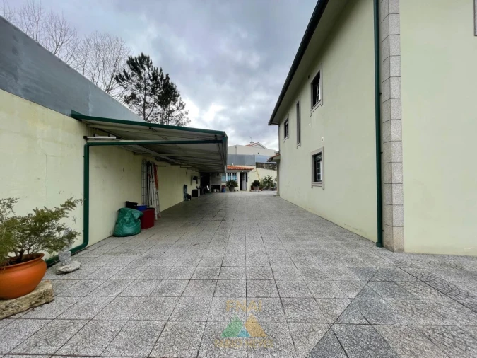 Moradia T4 para Venda em Rebordões (Santa Maria) Foto 8