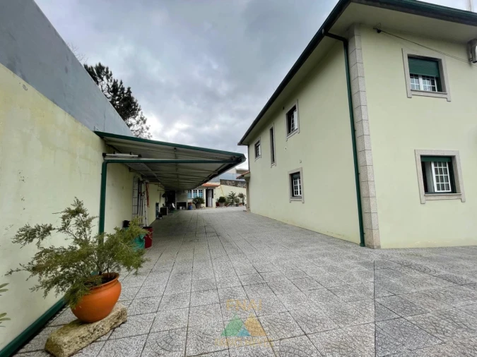 Moradia T4 para Venda em Rebordões (Santa Maria) Foto 10