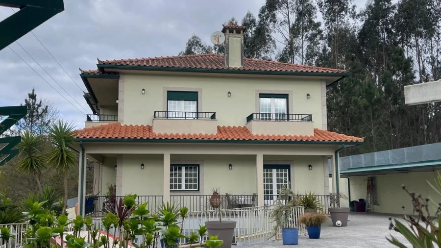 Moradia T4 para Venda em Rebordões (Santa Maria)