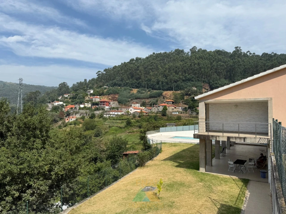 Moradia T4 para Venda em Cendufe Foto 3