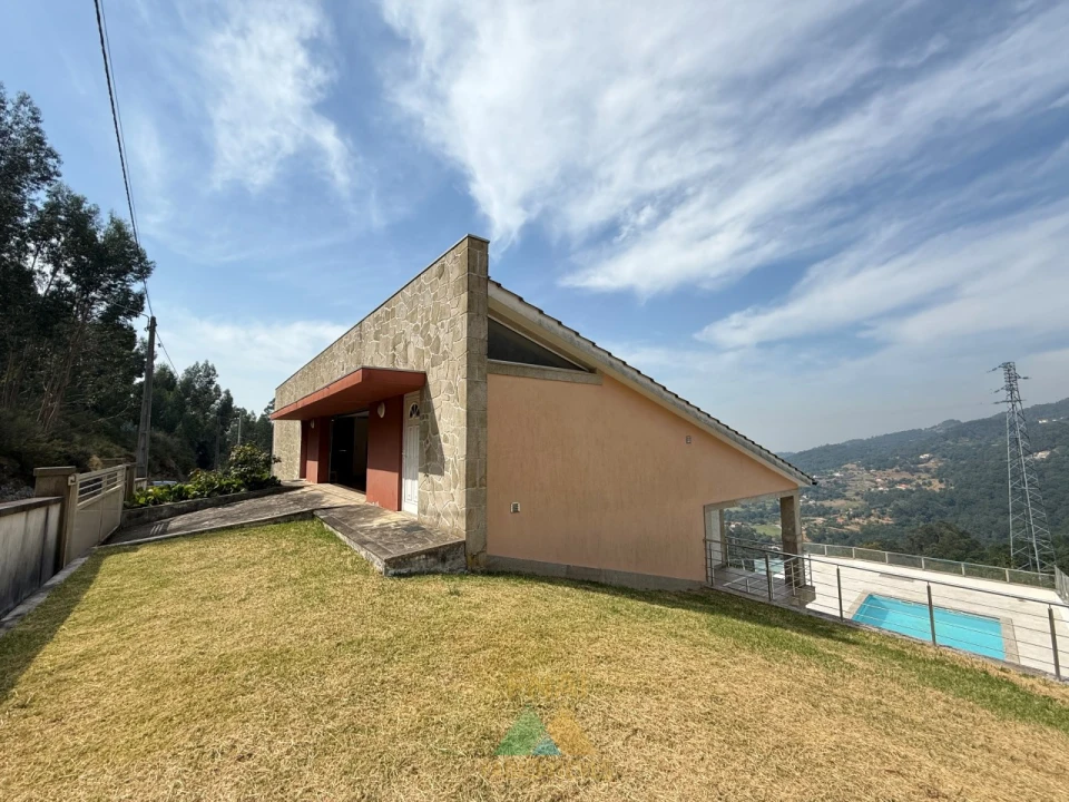 Moradia T4 para Venda em Cendufe Foto 4