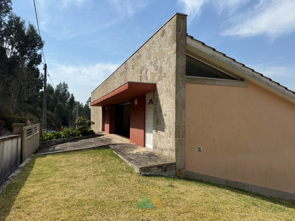 Moradia T4 para Venda em Cendufe Foto 12