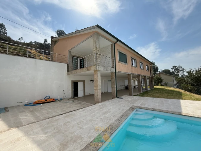 Moradia T4 para Venda em Cendufe Foto 36