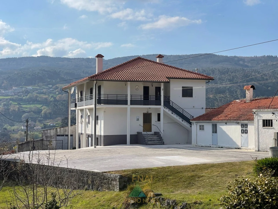 Moradia T5 para Venda em Miranda Foto 1