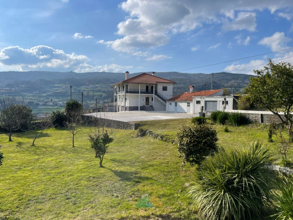 Moradia T5 para Venda em Miranda Foto 2