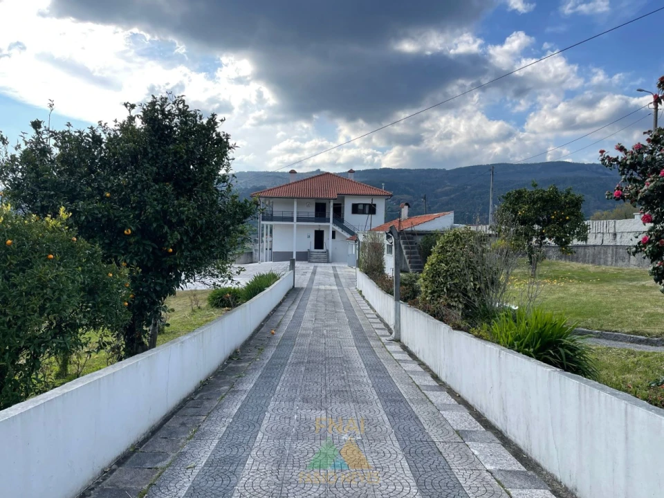 Moradia T5 para Venda em Miranda Foto 11