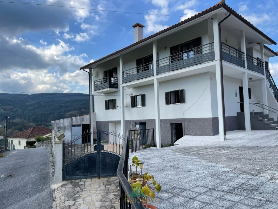 Moradia T5 para Venda em Miranda Foto 24