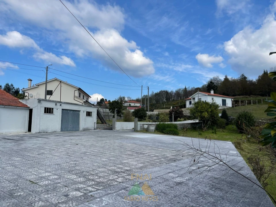 Moradia T5 para Venda em Miranda Foto 26