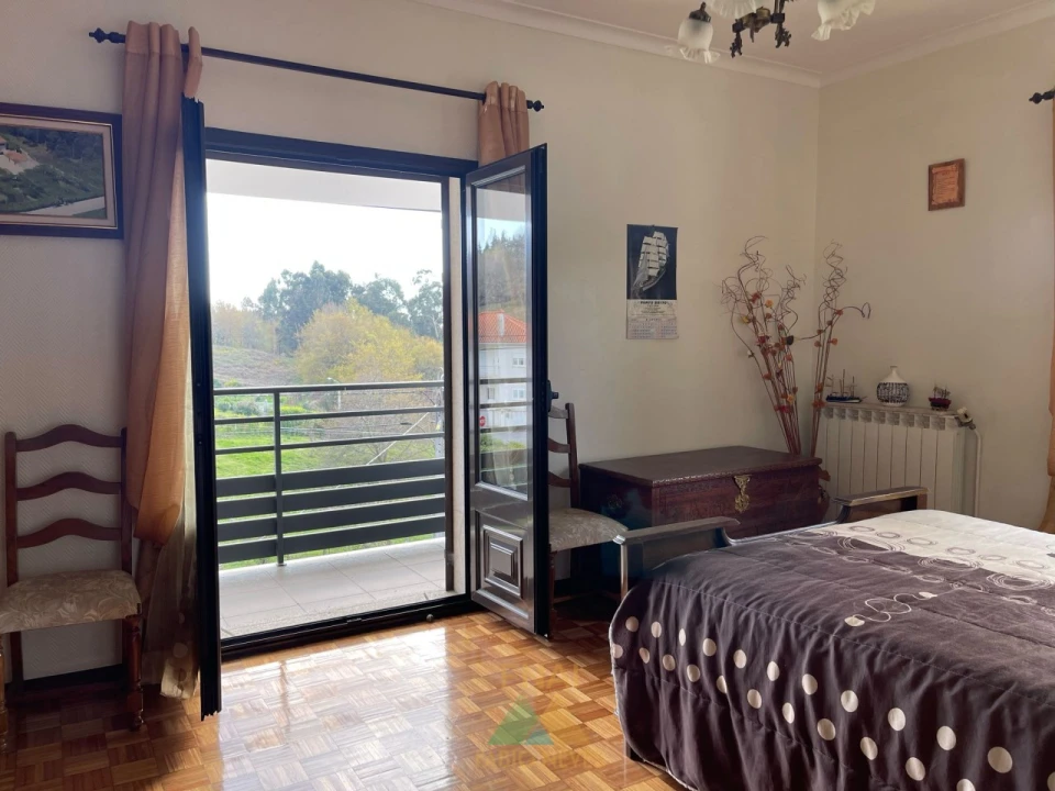 Moradia T5 para Venda em Miranda Foto 68