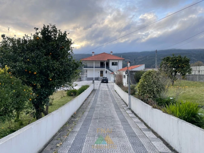 Moradia T5 para Venda em Miranda Foto 3