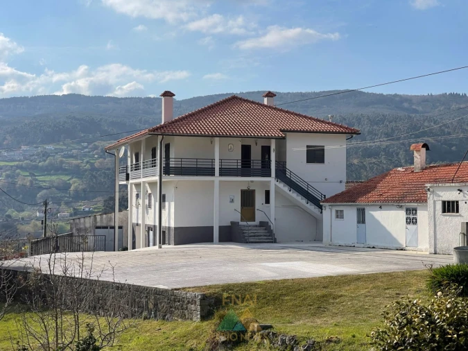Moradia T5 para Venda em Miranda Foto 1