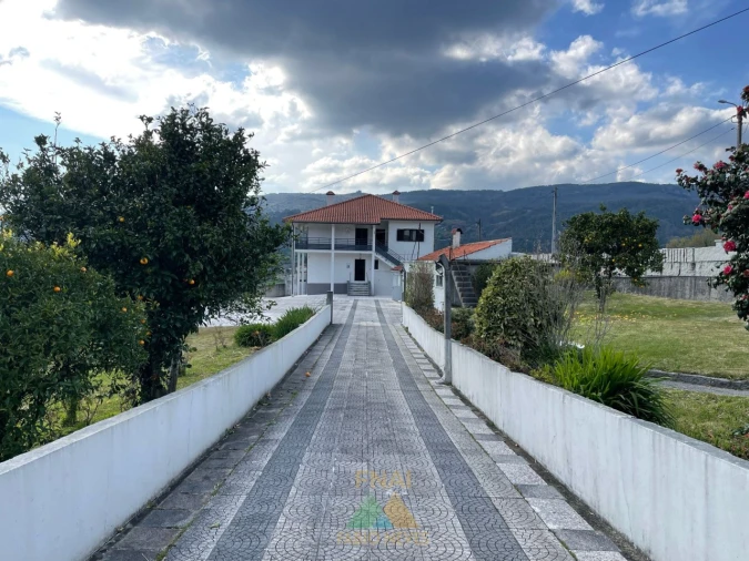 Moradia T5 para Venda em Miranda Foto 11