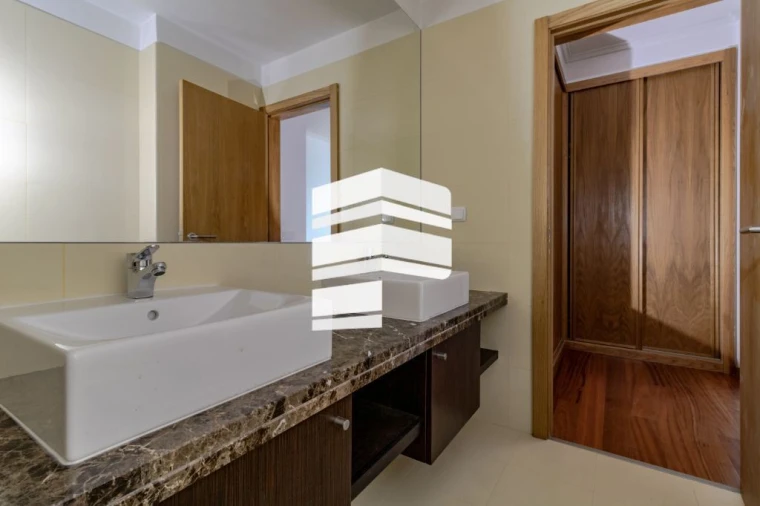 Apartamento T4 para Venda em São Martinho Foto 11