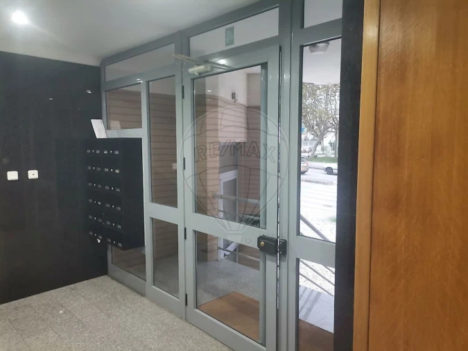 Apartamento T4 para Venda em Buarcos Foto 3