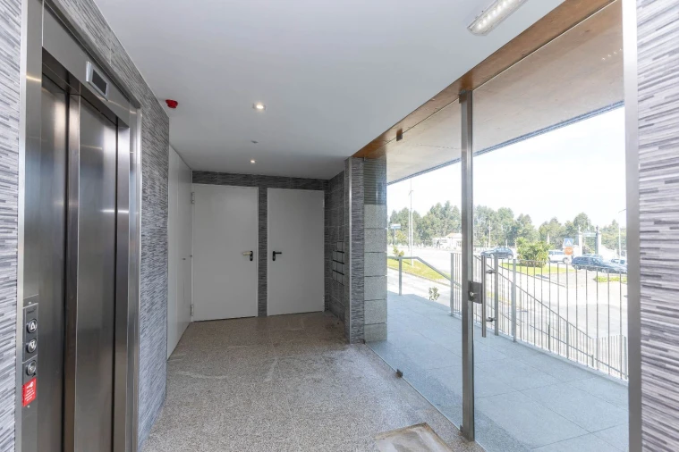 Apartamento T2 para Venda em Vilar de Andorinho Foto 3