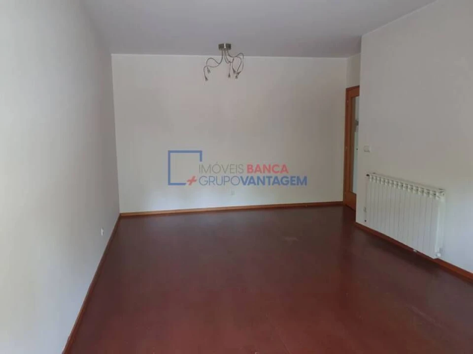 Apartamento T3 para Venda em Oliveira do Douro Foto 2