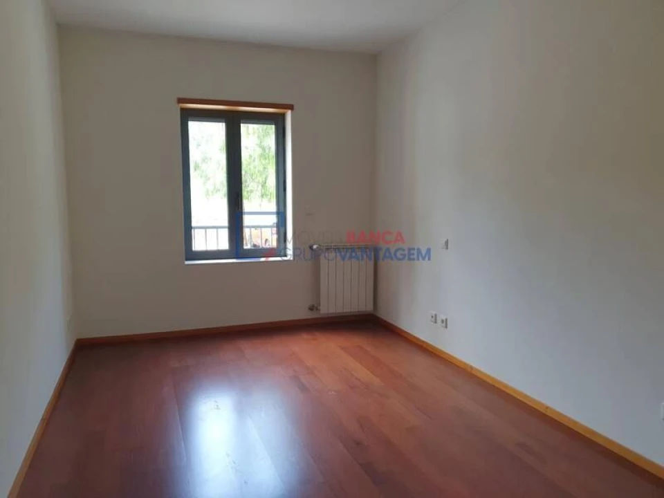Apartamento T3 para Venda em Oliveira do Douro Foto 8