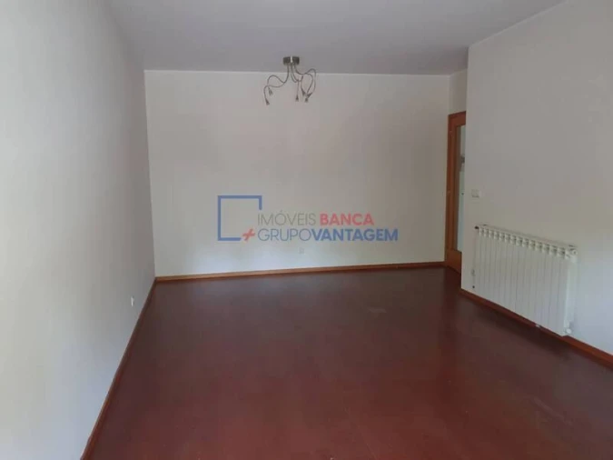 Apartamento T3 para Venda em Oliveira do Douro Foto 2