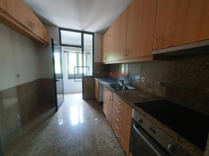 Apartamento T3 para Venda em Oliveira do Douro Foto 6