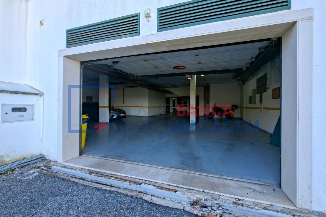 Negócio para Venda em Venda do Pinheiro e Santo Estêvão das Galés Foto 9