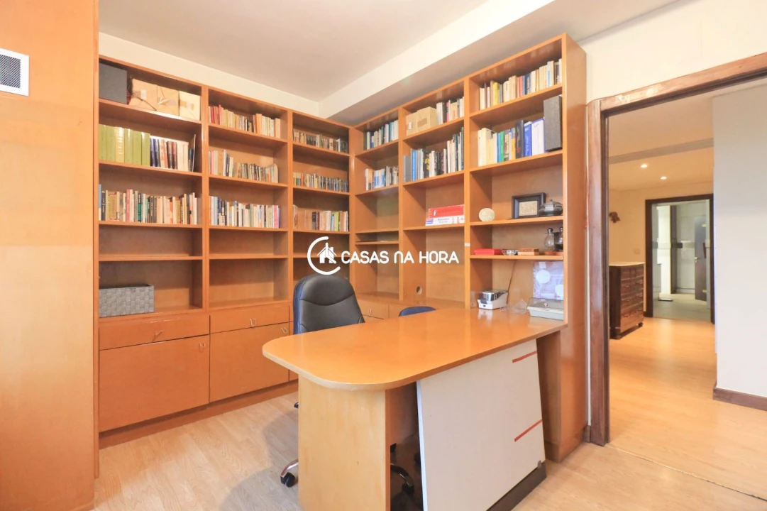 Apartamento T4 para Arrendamento em Ramalde Foto 17