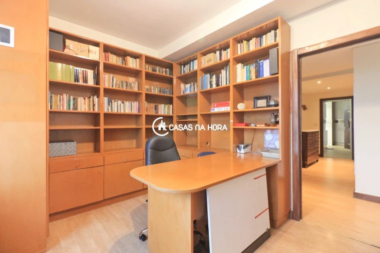 Apartamento T4 para Arrendamento em Ramalde Foto 17