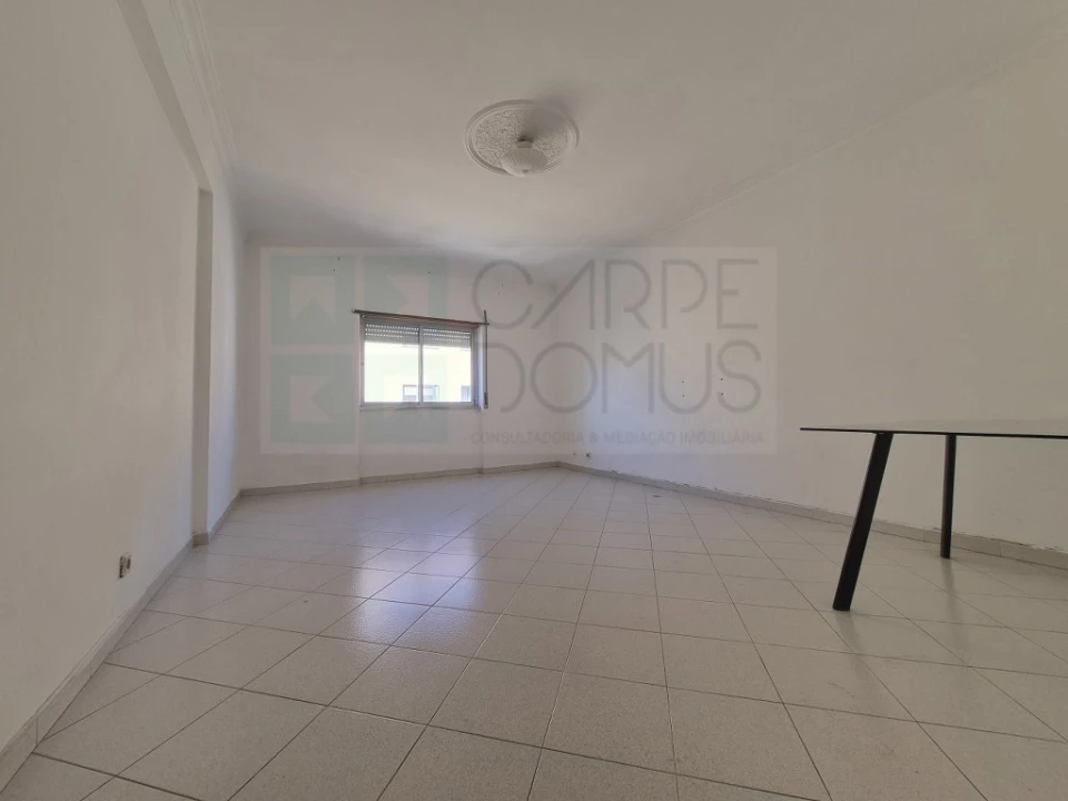 Apartamento T2 para Venda em Rio de Mouro Foto 2