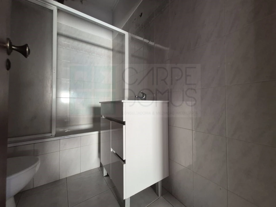 Apartamento T2 para Venda em Rio de Mouro Foto 8