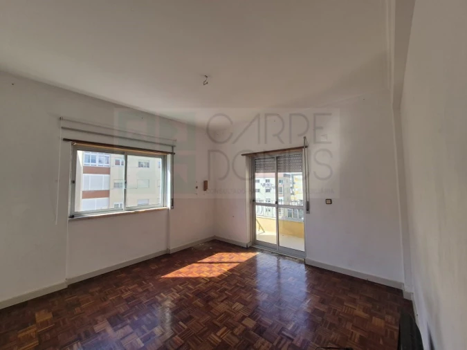 Apartamento T2 para Venda em Rio de Mouro Foto 3