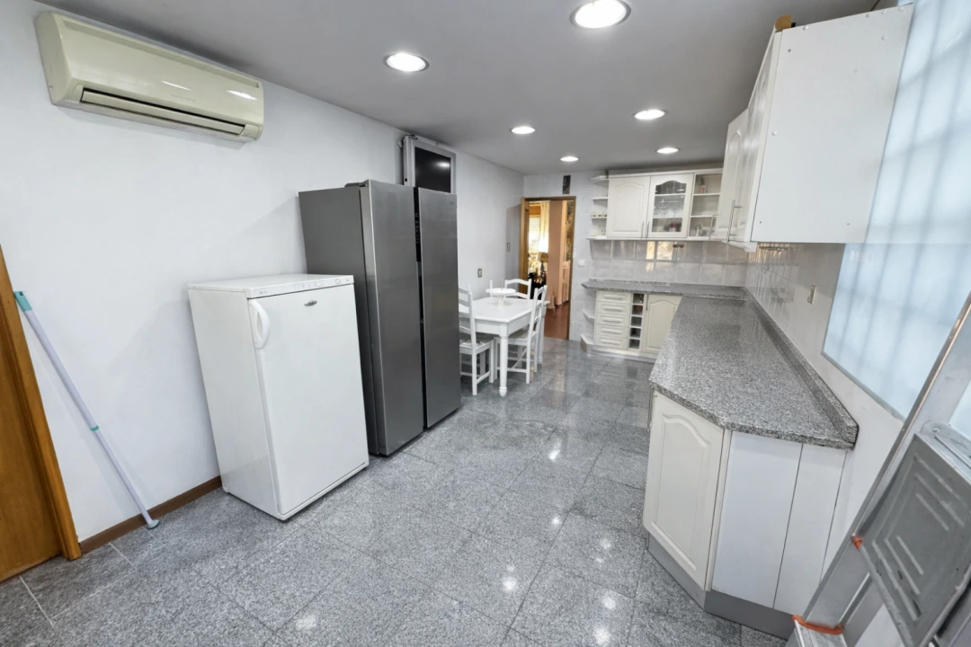 Moradia T4 para Venda em Castêlo da Maia Foto 2