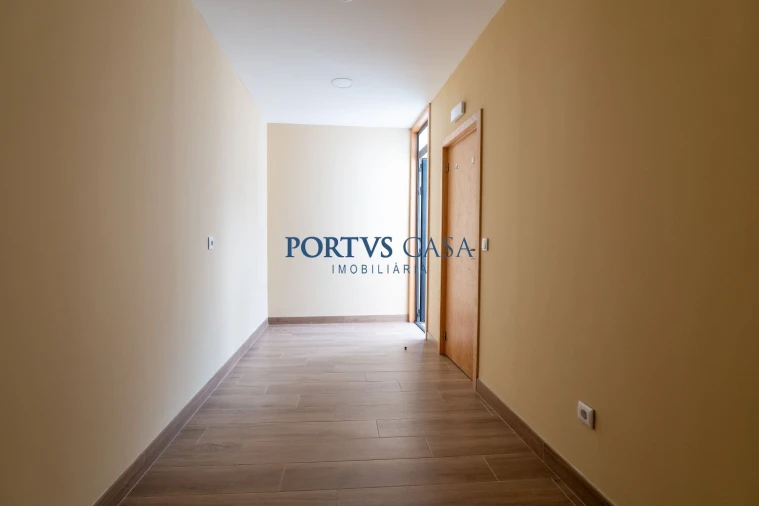 Loja para Arrendamento em Cedofeita, Santo Ildefonso, Sé, Miragaia, São Nicolau e Vitória Foto 9