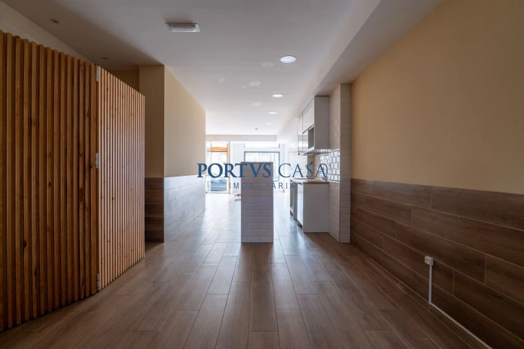 Loja para Arrendamento em Cedofeita, Santo Ildefonso, Sé, Miragaia, São Nicolau e Vitória Foto 2